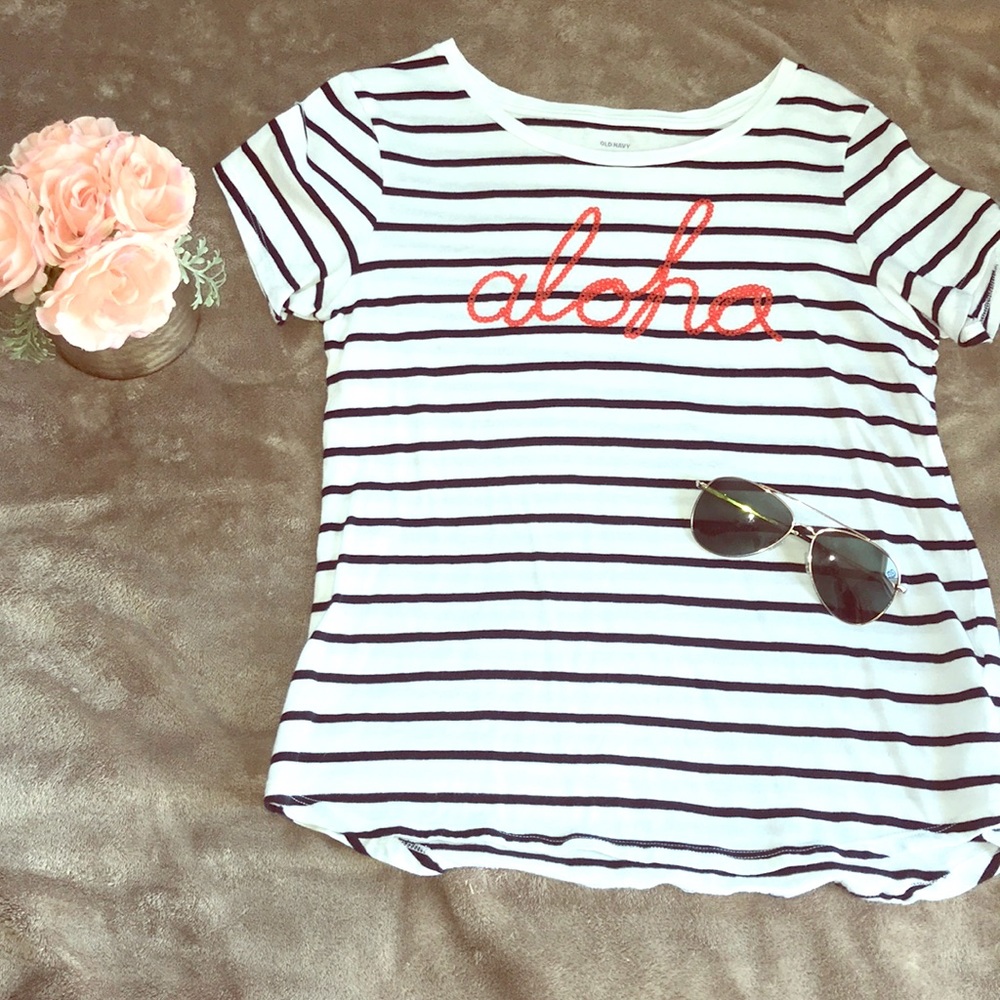 T-shirt with stripes and sequence writing.